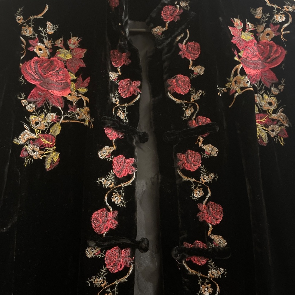 Anis A floral embroidered silk/rayon coat - Picture 6 of 6